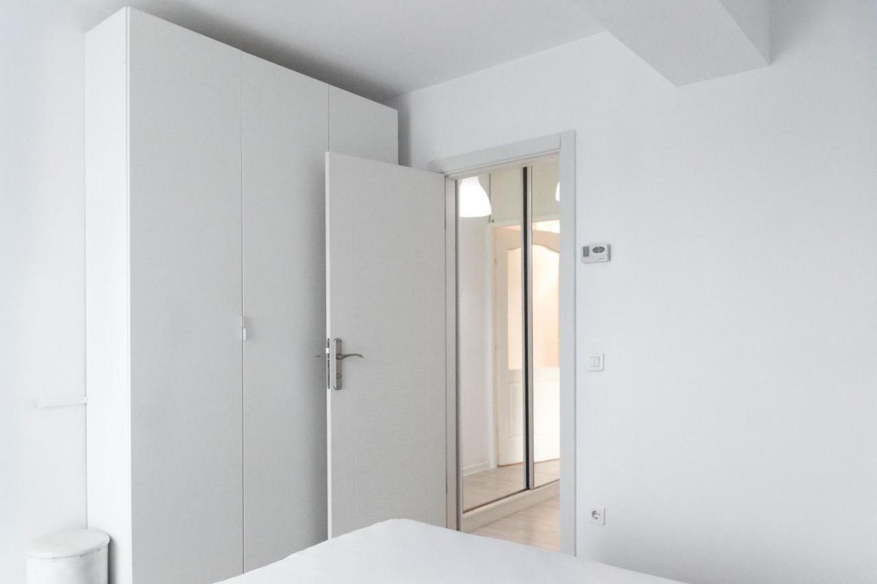 Airport Residence - Apartment Across From Otopeni Airport Ngoại thất bức ảnh
