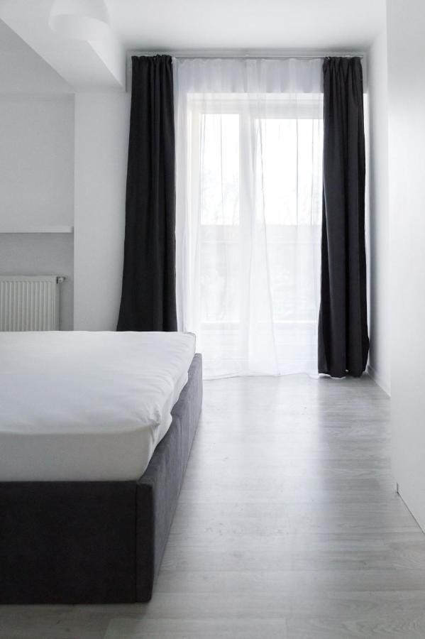 Airport Residence - Apartment Across From Otopeni Airport Ngoại thất bức ảnh